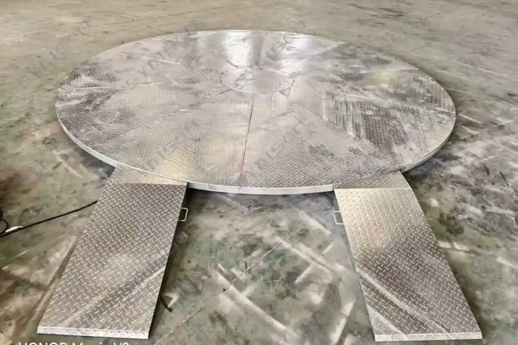 Heavy-duty rotating car platform for underground garage applications